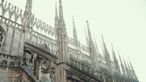 미란 대성당을 장식하는 성도와 순교자 조각품 (duomo di milano)