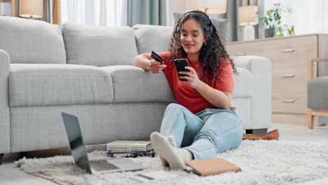 Happy-woman,-phone-and-credit-card-in-living-room