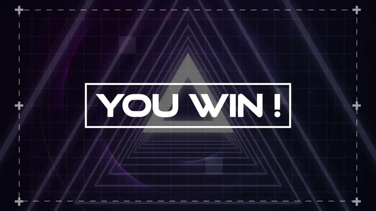 animación de usted ganar sobre túnel hecho de triángulos y fondo negro