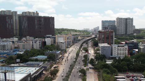 Imágenes-Aéreas-Cercanas-De-La-Antigua-Autopista-De-Mumbai-Y-El-Paso-Elevado-Unidireccional-De-Biodiversidad-De-990-Metros-De-Largo-Que-Comienza-En-Divyasree-Orion-Sez-Y-Termina-En-El-Cruce-De-Biodiversidad,-En-Dirección-A-Ikea.