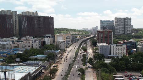 imágenes aéreas cercanas de la antigua autopista de mumbai y la biodiversidad un solo paso aéreo de 990 metros de largo comienza en el divyasree orion sez y termina en el cruce de biodiversidad, en dirección a ikea