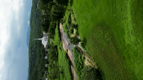 tomada de un avión no tripulado del paisaje natural de steeplechase en stowe vermont