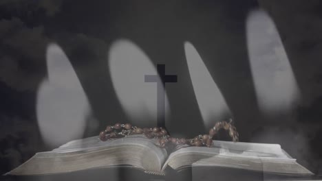 Velas-Encendidas-Sobre-El-Rosario-Cristiano-En-La-Biblia-Contra-El-Cielo