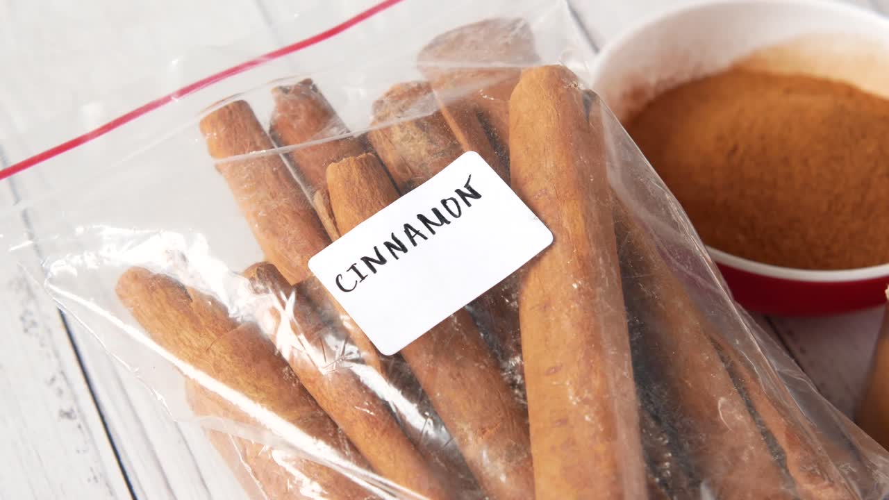 카네몬 스틱과 파우더