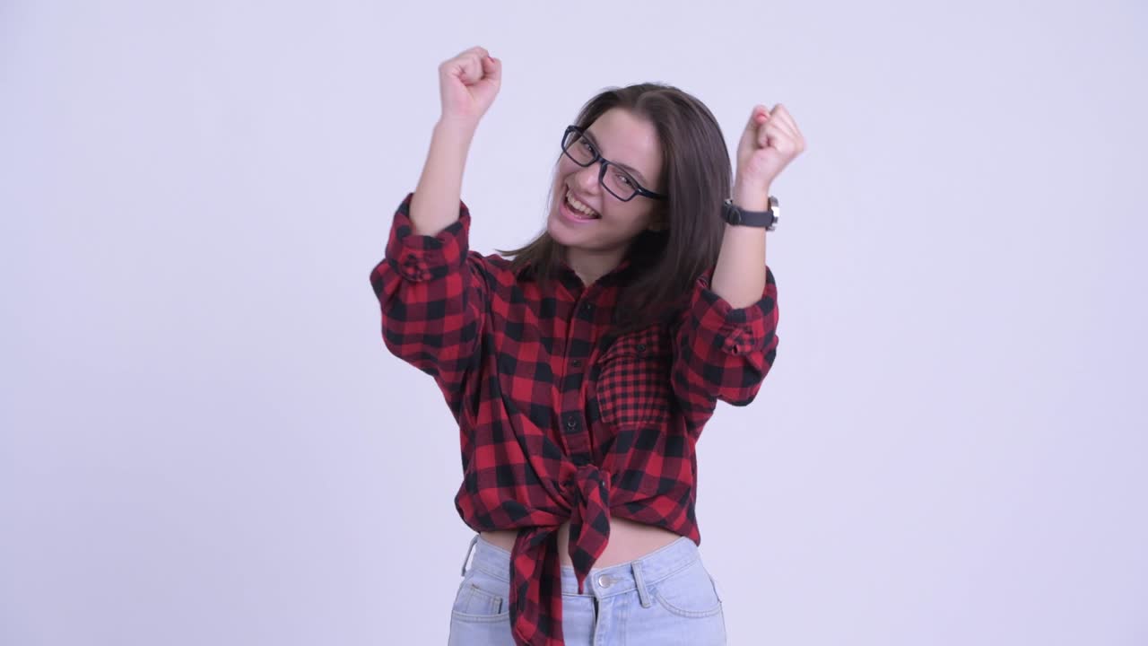 joven feliz y hermosa mujer hipster