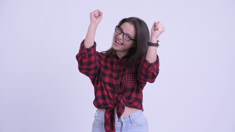 joven feliz y hermosa mujer hipster