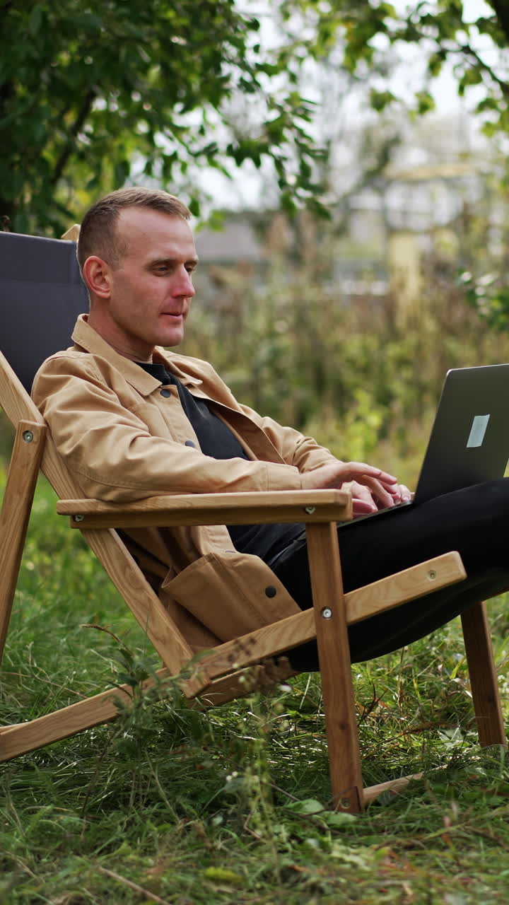 Lifestyle business manager working outdoor. Emotional handsome man with laptop. Vertical video