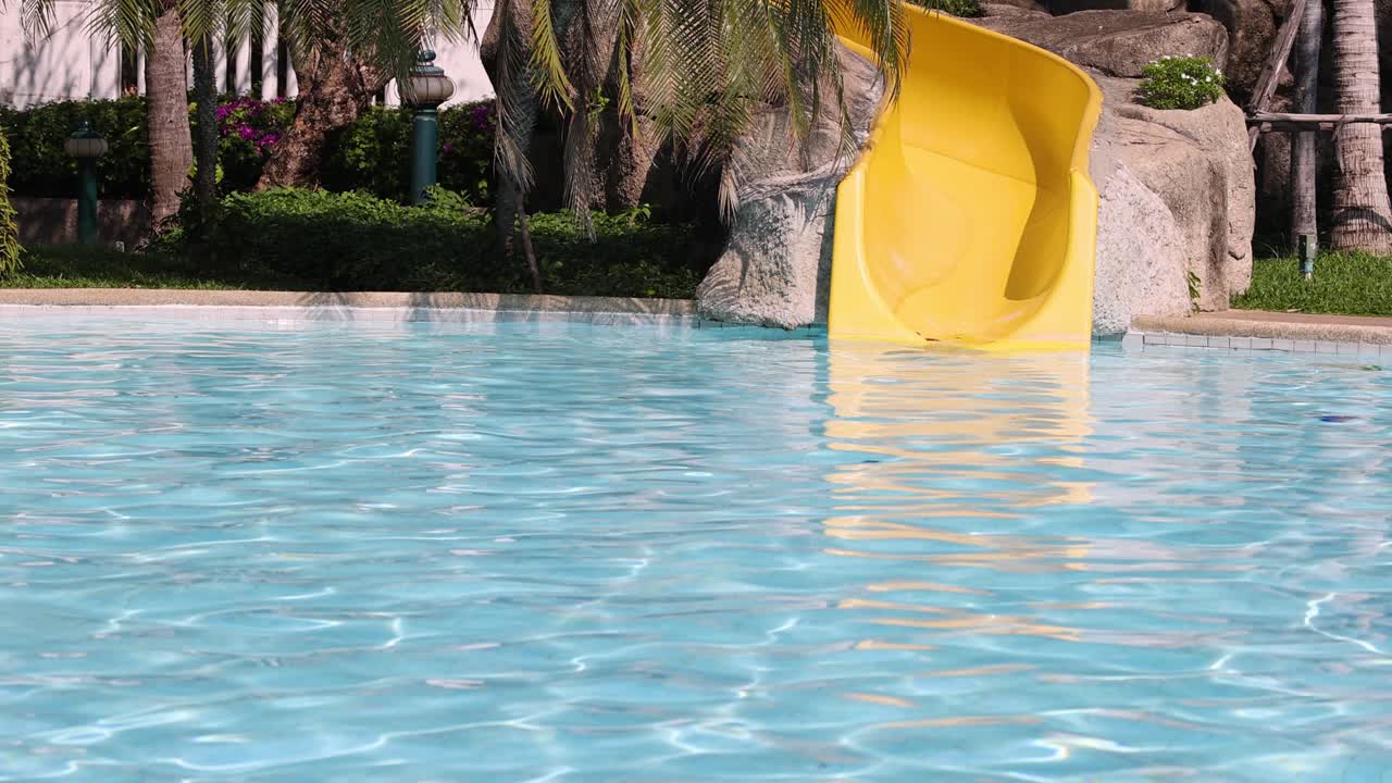 secuencia de un descenso de deslizamiento en el agua
