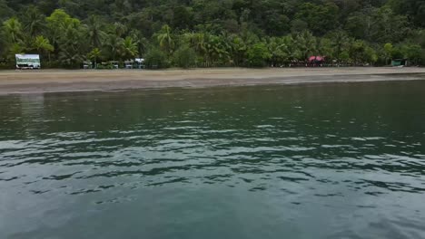 Toma-De-Drone-De-La-Isla-De-Playa-Bahía-Solano,-Colombia