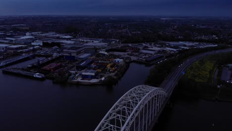 Draufsicht-Auf-Den-Bogen-Der-Brücke-über-Den-Noord-In-Den-Niederlanden