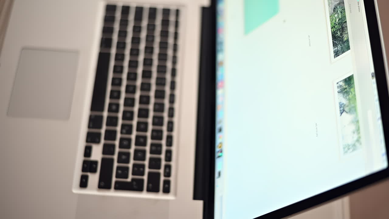 Explore effective ways to boost your productivity with a well-organized laptop setup. Enjoy a relaxed atmosphere while working outdoors and feeling inspired