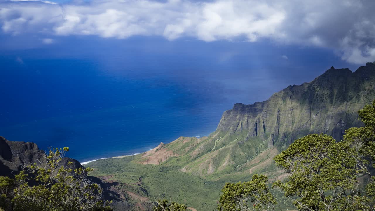 Breathtaking View of the Na Pali Coast in Kauai, Hawaii