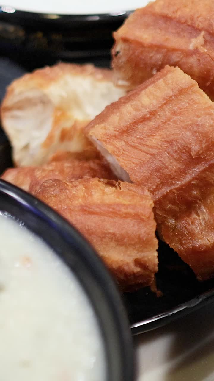 홍콩 전통 아침식사 콩지와 간식