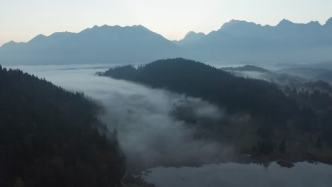 Bayerische-Alpen-Nebligen-Sonnenaufgang-|-4k-D-log-–-Perfekt-Für-Die-Farbkorrektur