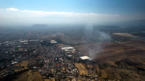 fotografía aérea de incendios forestales y zonas de pobreza en méxico