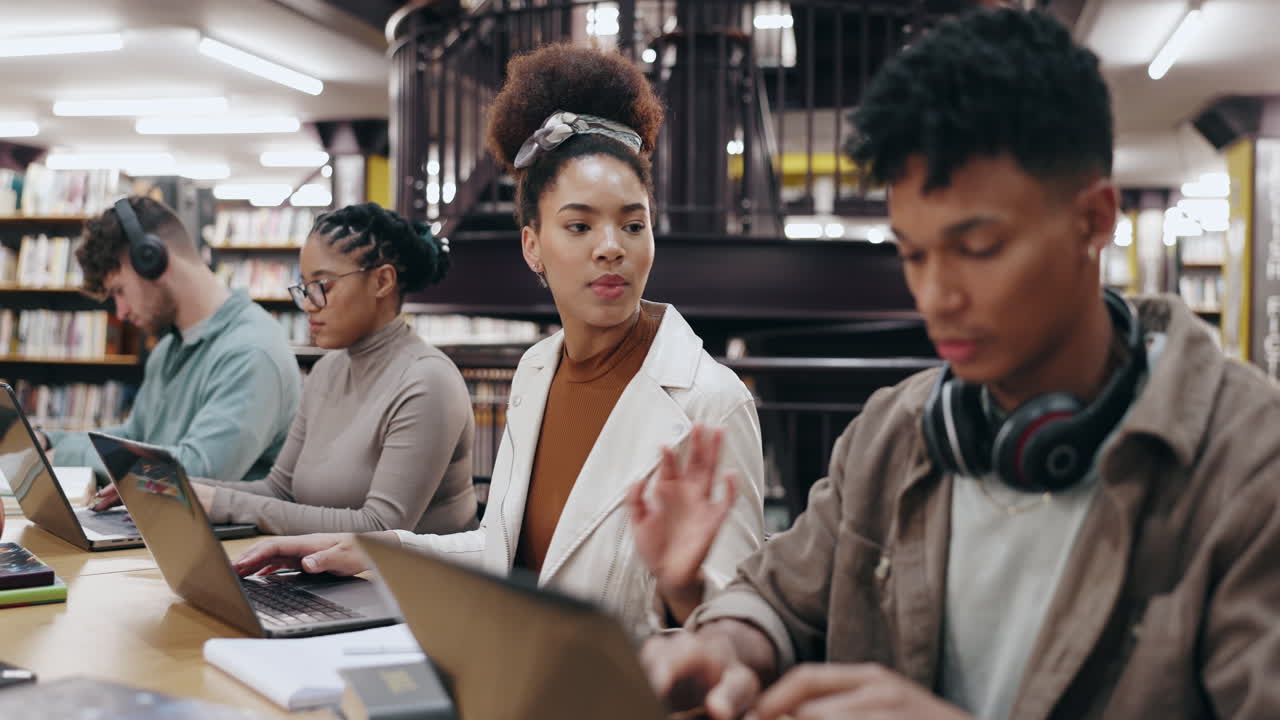Students collaborating in a library