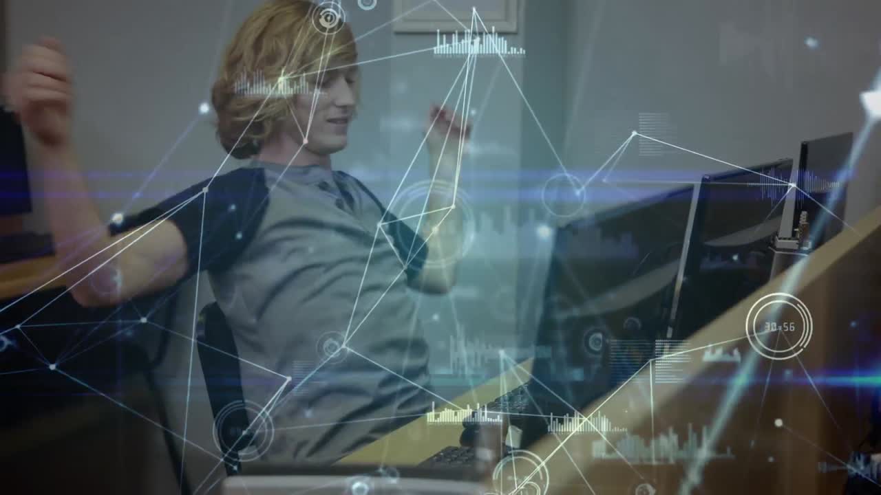 анимация сети соединений через кавказского студента-мужчину, использующего компьютер в классе