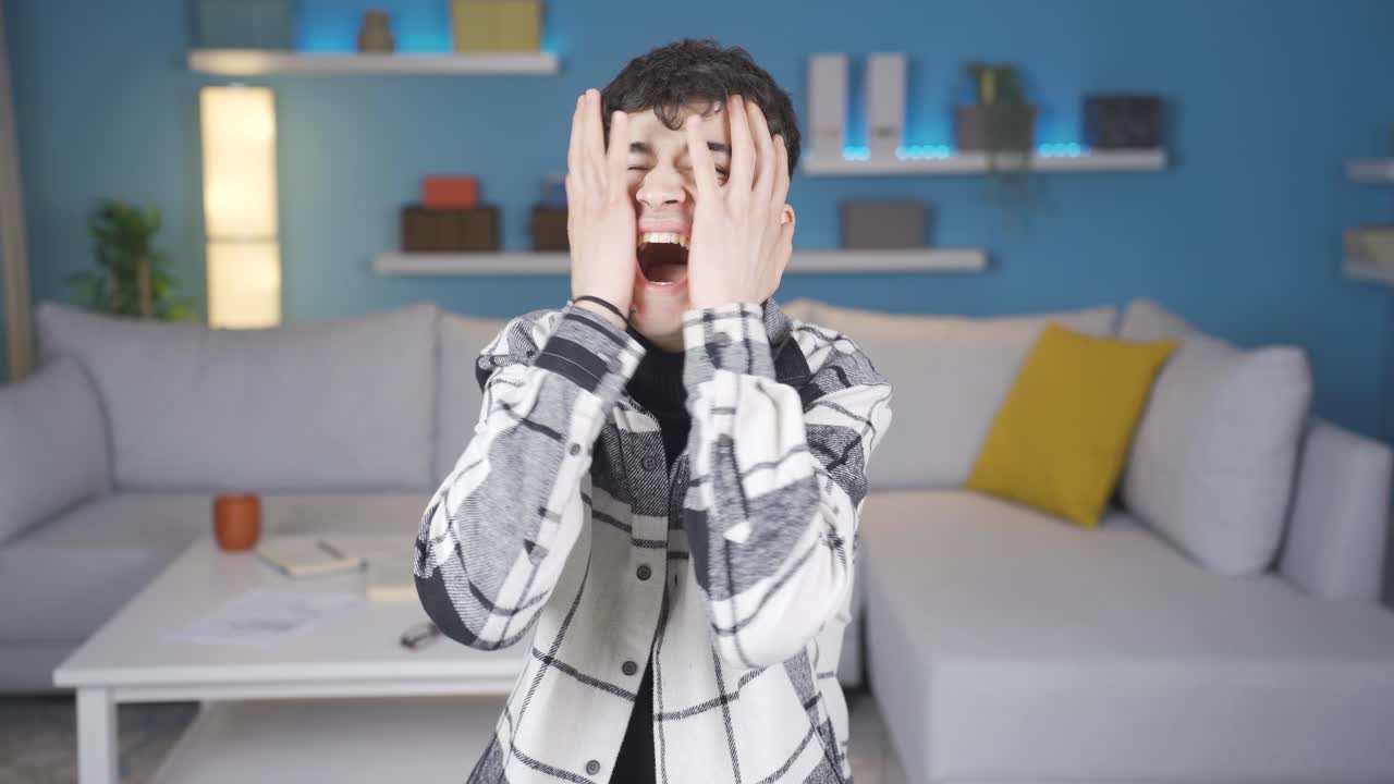 지루하고 우울한 젊은이가 반란을 일으키고 소리친다.