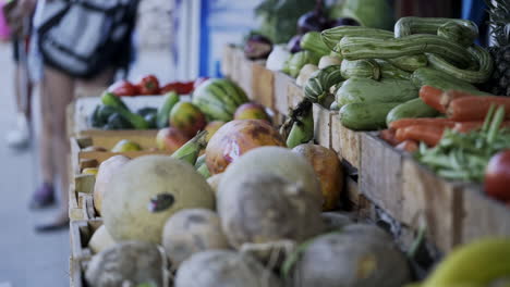 Rack-focus-from-bananas-to-other-fresh-fruit-at-stand-in-outdoor-market