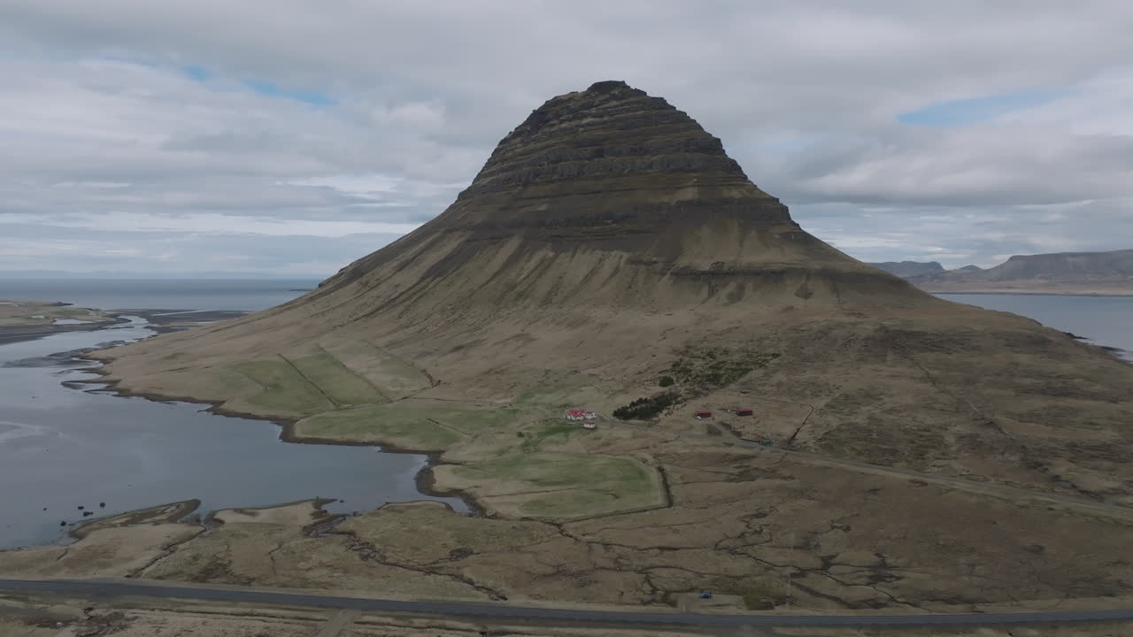 spectacular Aerial Footage of Kirkjufell: Iceland's Picturesque Mountain and the lake
