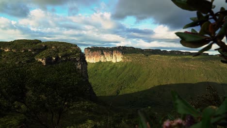 panning left shot revealing the stunning capao valley with large plateaus from the mount of pai inácio hike in the chapada diamantina national park in northern brazil on a warm summer evening