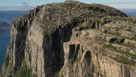 Imágenes-Aéreas-Púlpito-Roca-Preikestolen-Hermosa-Naturaleza-Noruega