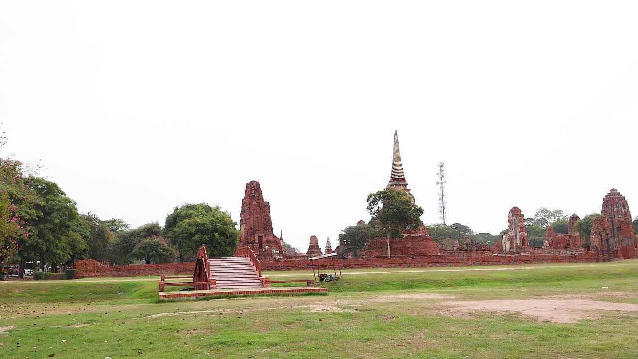 vista panorámica lenta de las ruinas del templo histórico