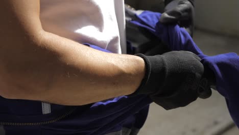 slow-motion-close-up-video-of-a-construction-worker-knotting-his-jacket