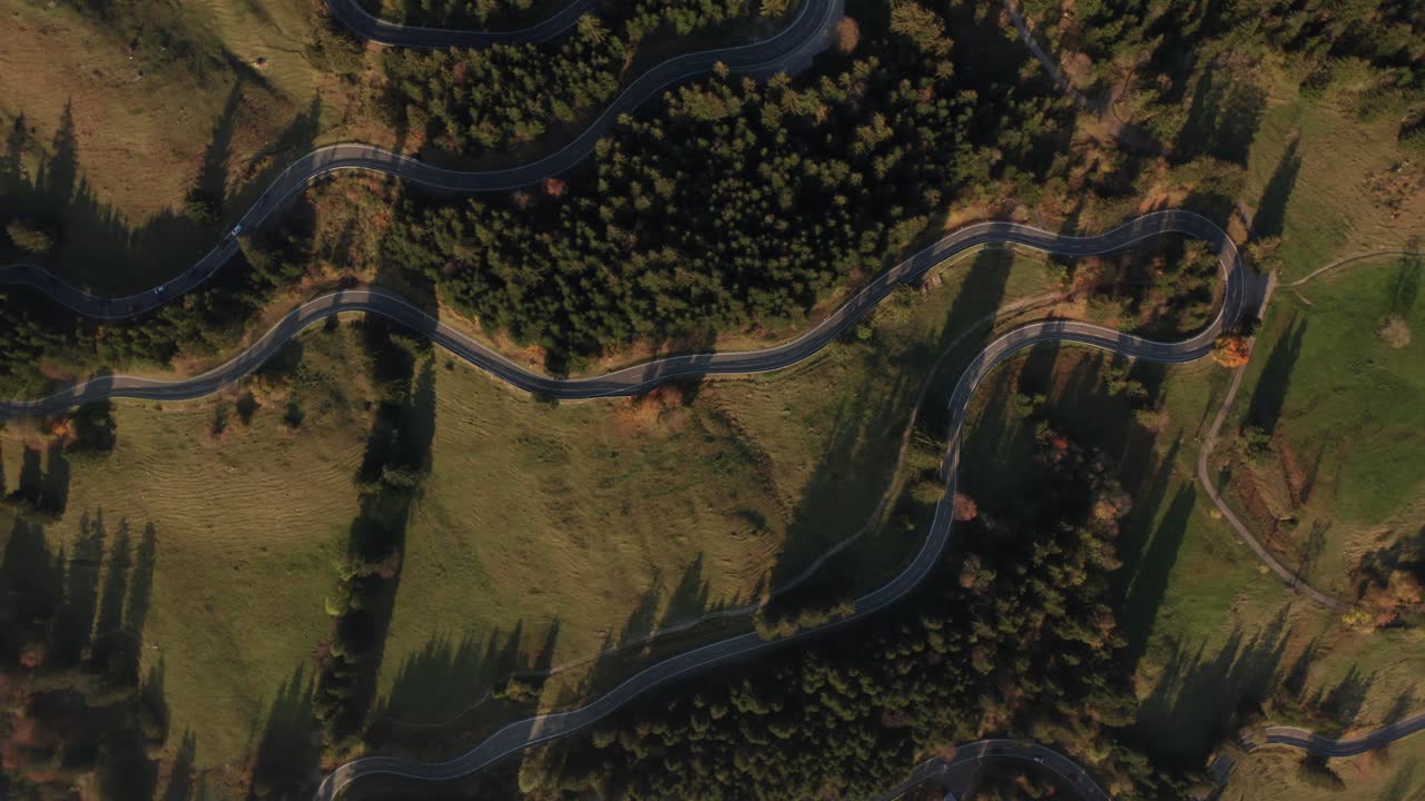 paso de carretera de montaña | 4k | dji mavic 2 pro d-log - perfecto para gradación de color