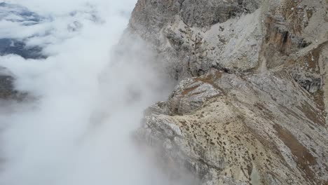 Dolomitas-Italia---Passo-Di-Falzerego---Por-Encima-De-Las-Nubes