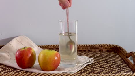 adding apple cider vinegar to glass of water for weight loss and health