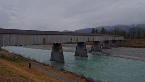 Ein-Bild-Von-Der-Alten-Rheinbrücke-über-Den-Rhein