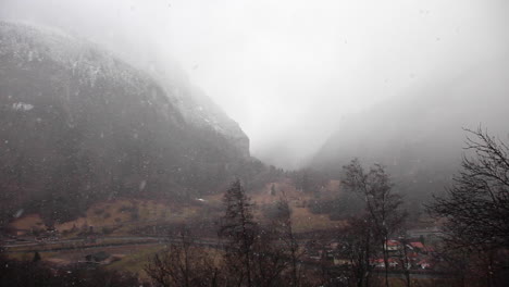 Gigantescas-Nevadas-Que-Cubren-Paisajes-De-Lauterbrunnen,-Suiza