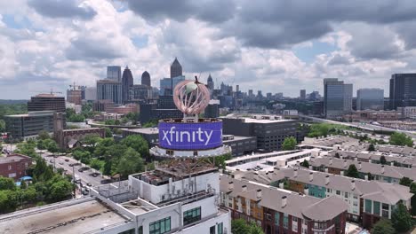 애틀랜타 시내 시내 풍경을 볼 수 있는 xfinity 애틀란타 사무실