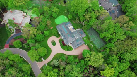 aerial-of-opulence-in-Lake-Forest,-Illinois