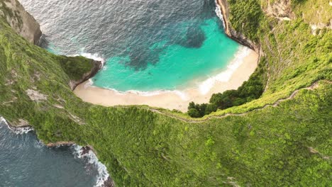 hermosa playa en indonesia durante el día en indonesia