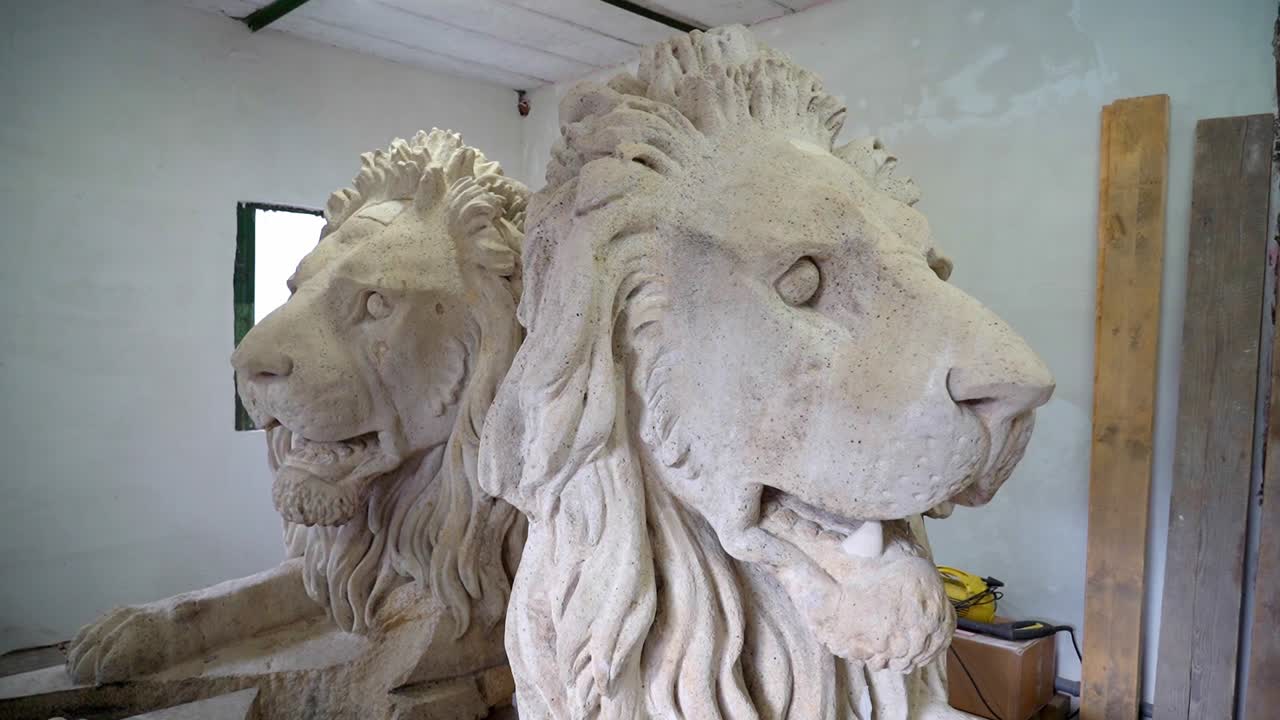 Two restored Lánchíd lion statues in a restoration studio