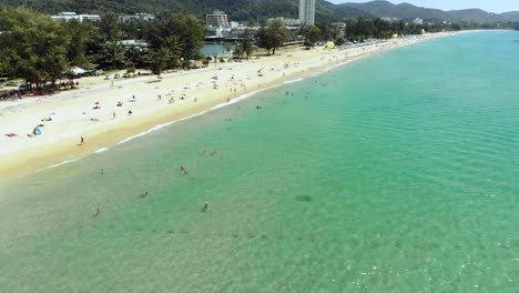 Menschen-Am-Tropischen-Strand-Von-Phuket