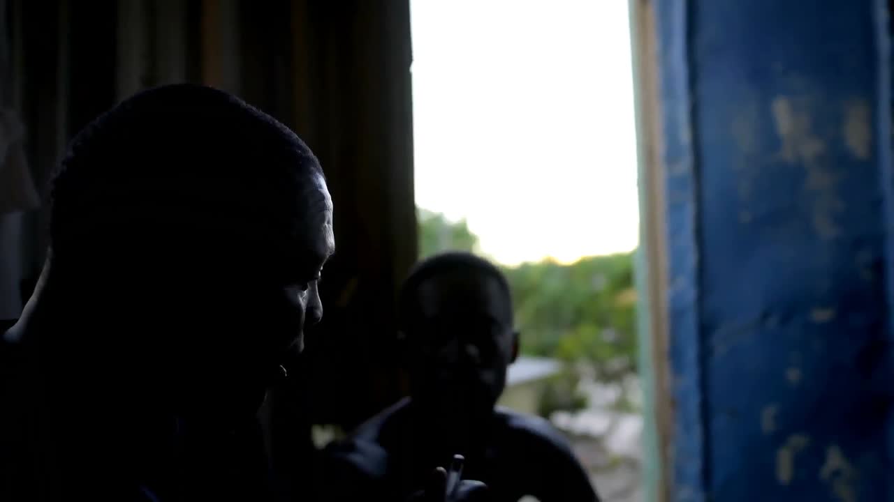 entrenador y boxeador interactuando entre sí 4k