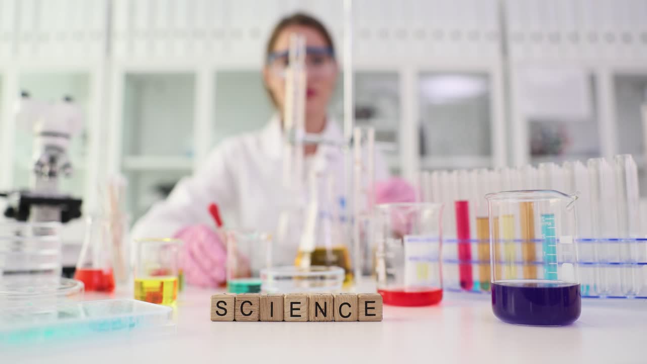 experimento científico en un laboratorio