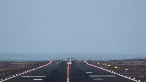 avión que despega del aeropuerto