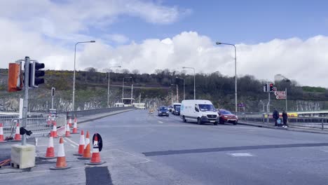 Reisbrücke-Waterford-City-Mittagsverkehr