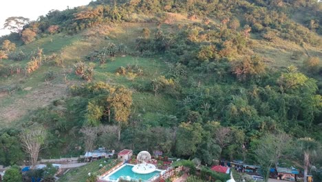 imágenes de drones del parque infantil en la cima de una montaña en cebu, filipinas-2