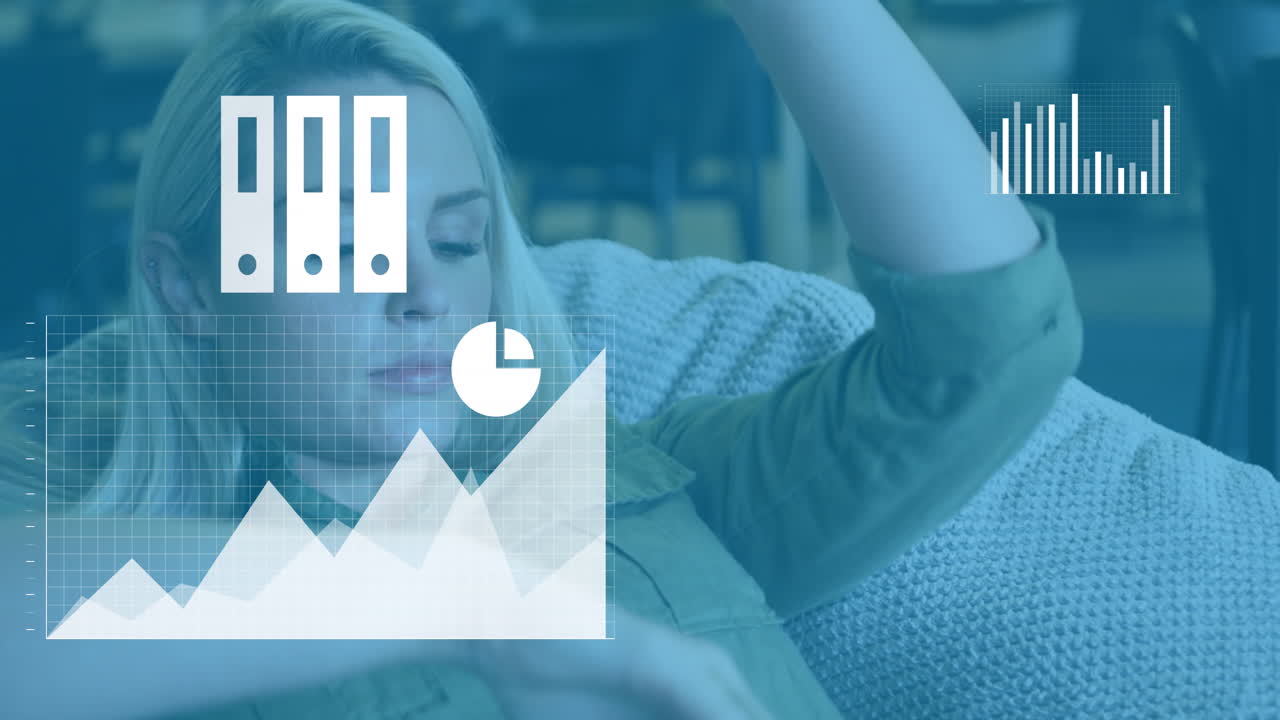 백인 여성이 노트북을 닫고 소파에 누워있는 통계 데이터 처리 애니메이션