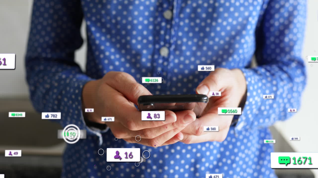 animación de texto e iconos de redes sociales sobre hombre caucásico con teléfono inteligente en casa