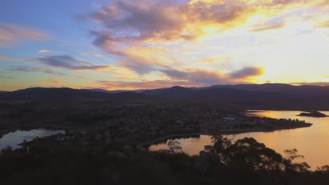 Increíble-Atardecer-Lago-Jindabyne-Drone-Australia-Vistoso-Pacífico-Drone-2-Por-Taylor-Brant-Película