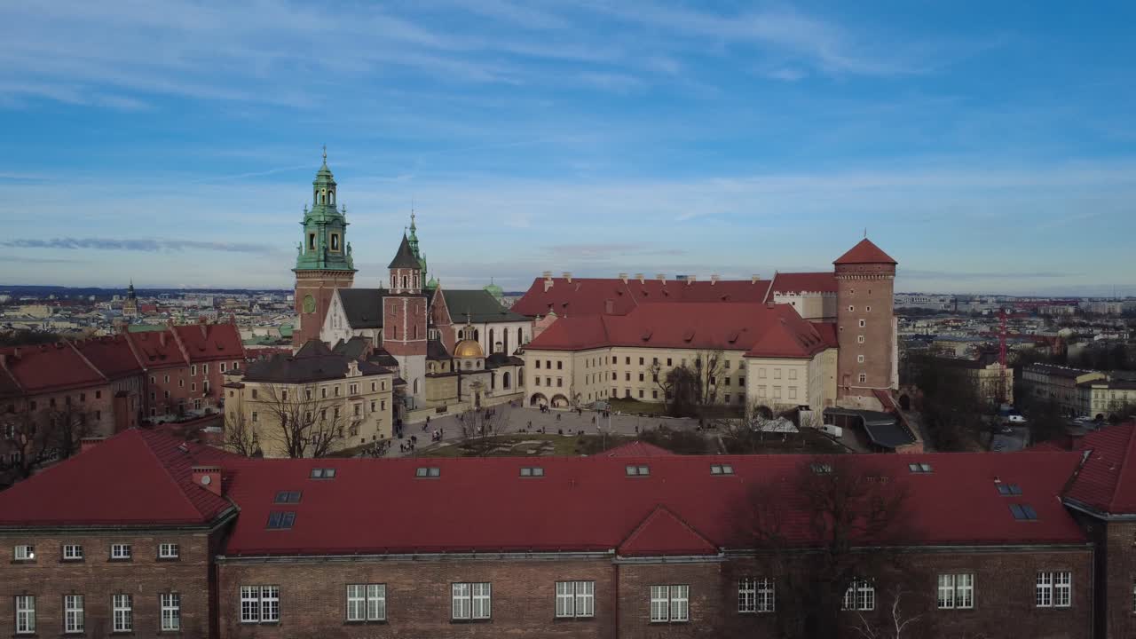 Flyfoto av historiske Wawel slott og katedral i Krakow, Polen.