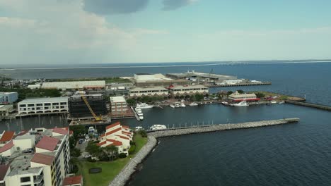 Downtown-Pensacola,-Florida-along-the-waters-edge