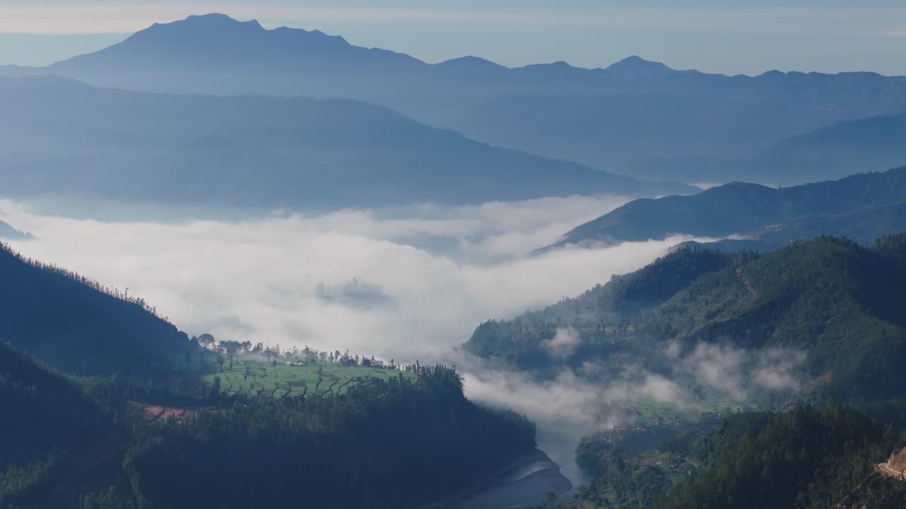 beautiful view of cloud and the mountain