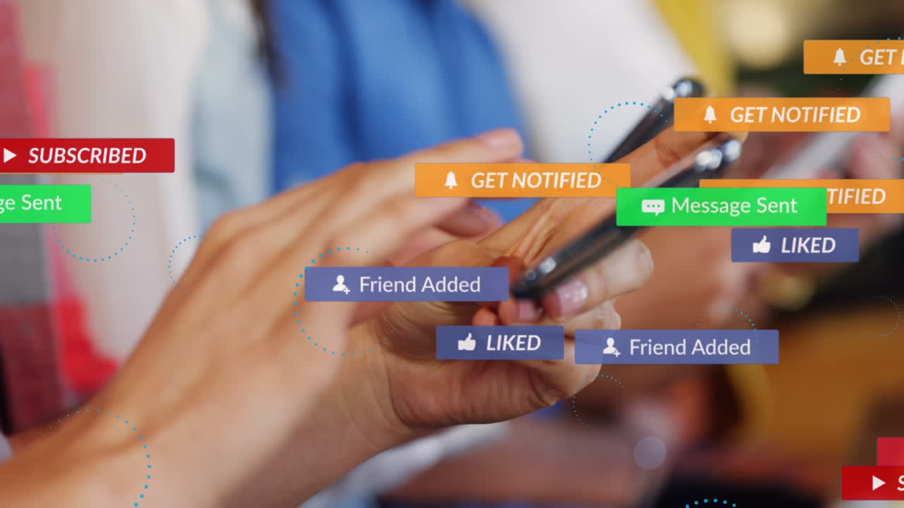 사무실에서 전자 기기를 사용하는 사업가들에 대한 여러 소셜 미디어 아이콘의 애니메이션